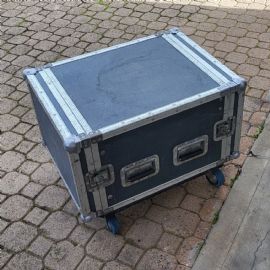 FLIGHT CASE 10 UNITA' RACK PER FINALI DOPPIE MANIGLIE LATERALI CON RUOTE COL. GRIGIO - Usato